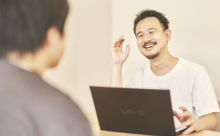 取材・ヒヤリング工程のイメージ