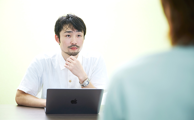 インタビューの実施